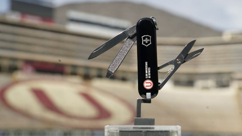 navaja suiza classic universitario de deportes victorinox