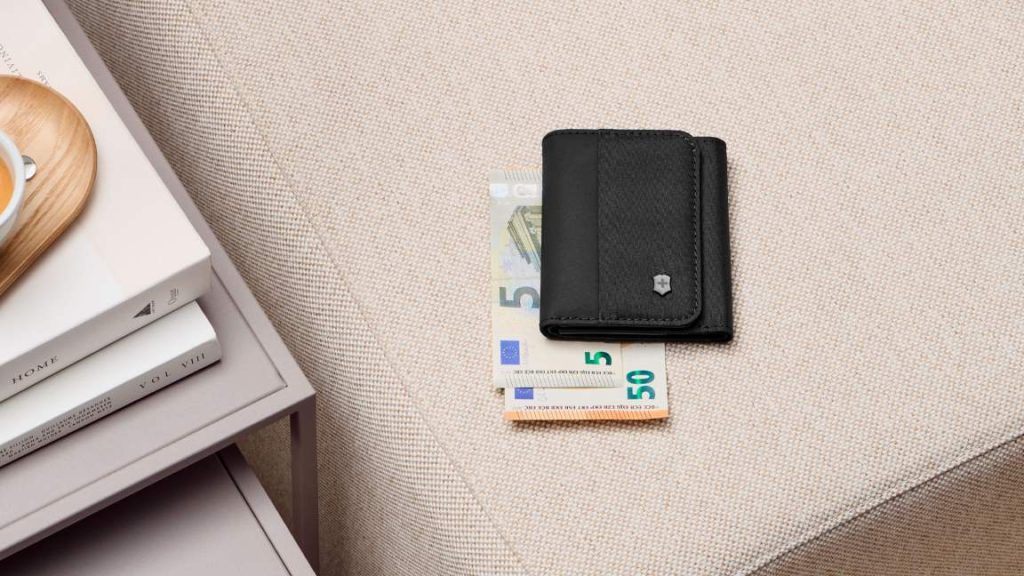 billetera tri fold travel essentials victorinox