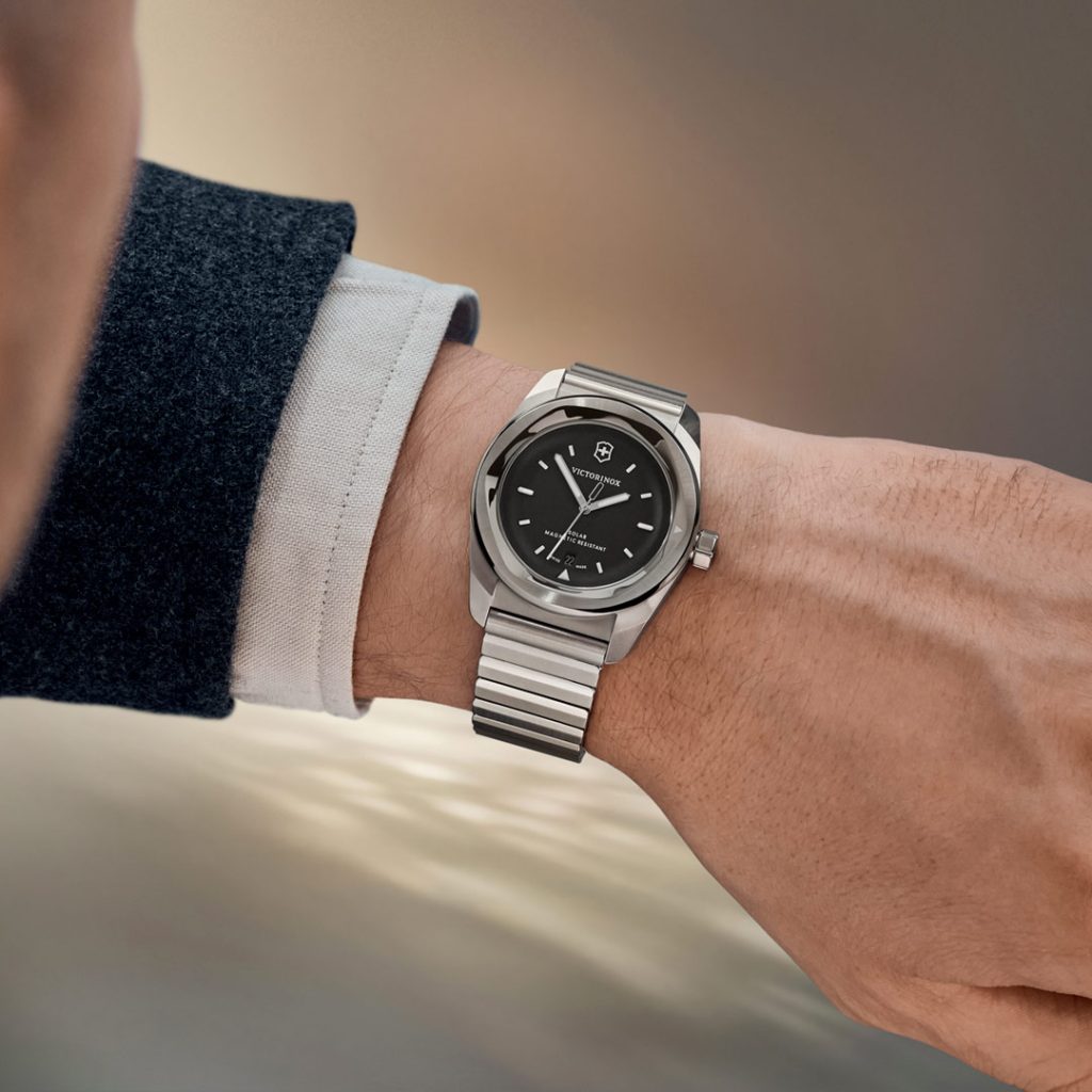 reloj-solar-hombre-viajero