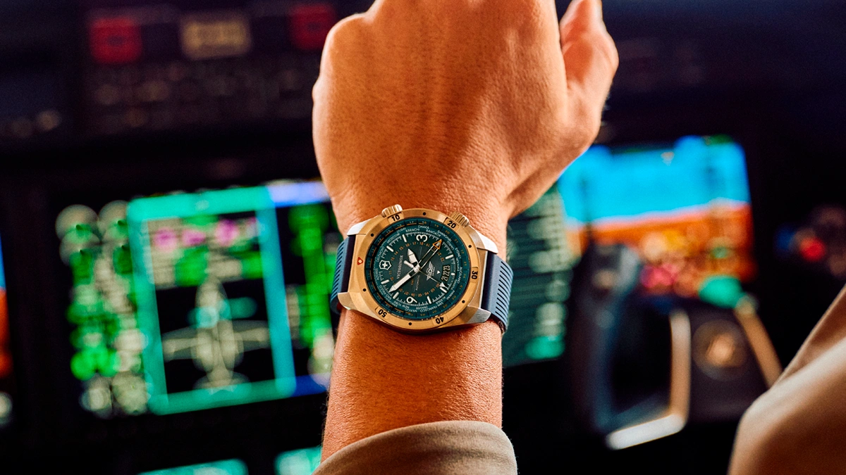Reloj Victorinox Air Pro con función GMT