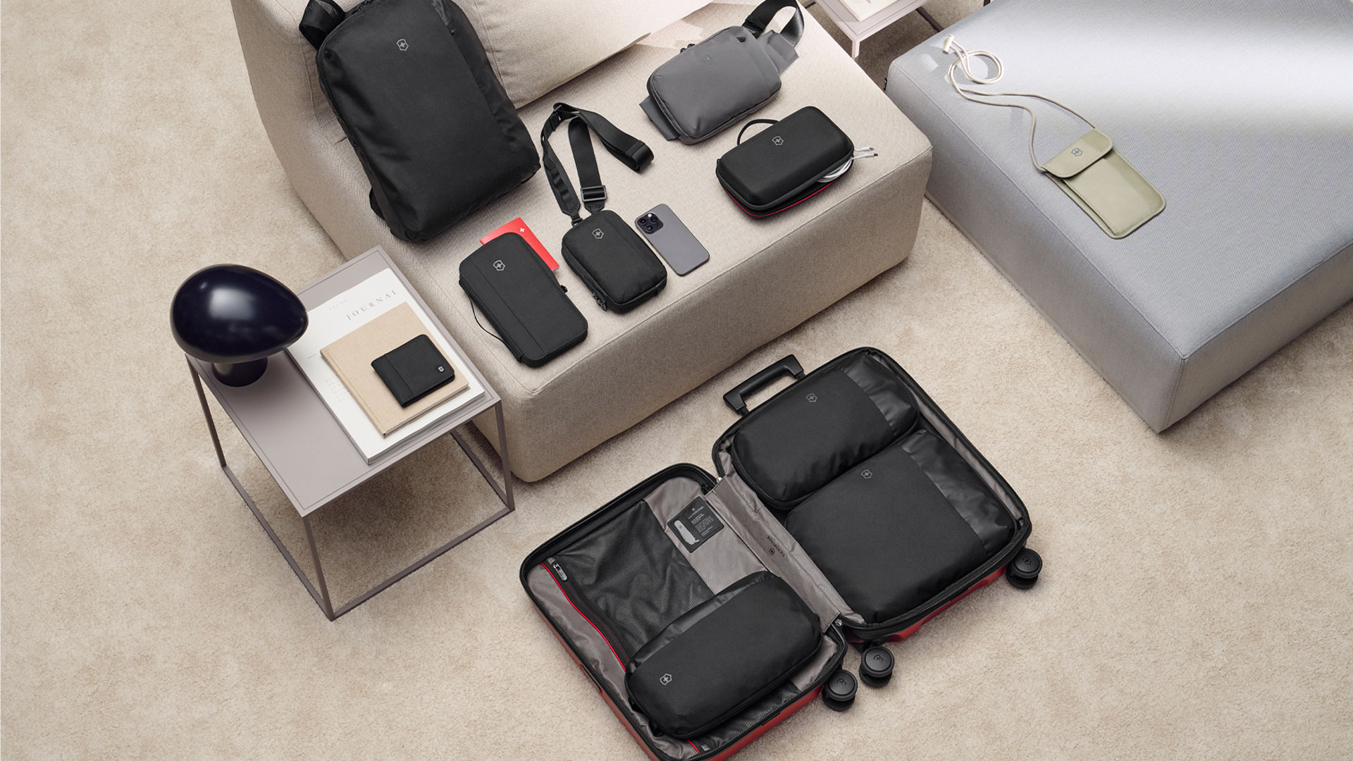Accesorios para viajes cortos: organización y estilo suizo